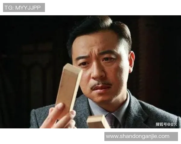 当红影星携手绿茵巨星同框展现跨界友谊魅力瞬间